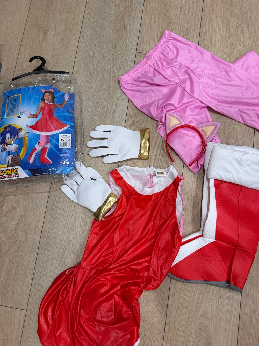 Rubie's Amy Rose Costume in Red, Pink and White Size 10-12 Large